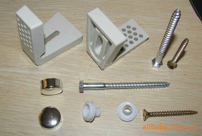 探索衛(wèi)浴配件的細(xì)節(jié)之美 浴缸固定用7形L形腳墊